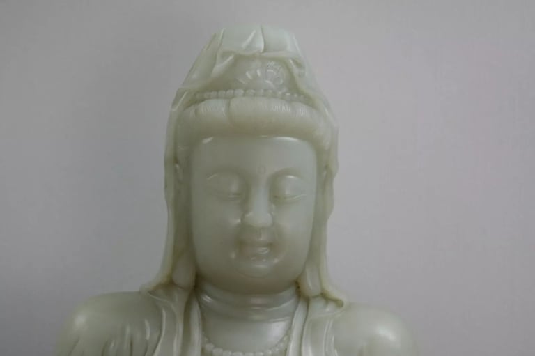 White Jade Guan Yin Figure of Ming - Qing Dynasty Pattern 30 x 49 x 17.5 cm
