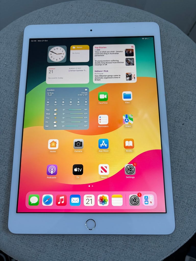 APPLE IPAD 8 10.2 INCH 32GB IOS18 WIFI - charger -can deliver