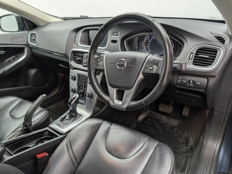 2019 Volvo V40 Cross Country 1.5 T3 Edition Hatchback 5dr Petrol Auto Euro 6 (s/s) (152 ps) 18'' ...