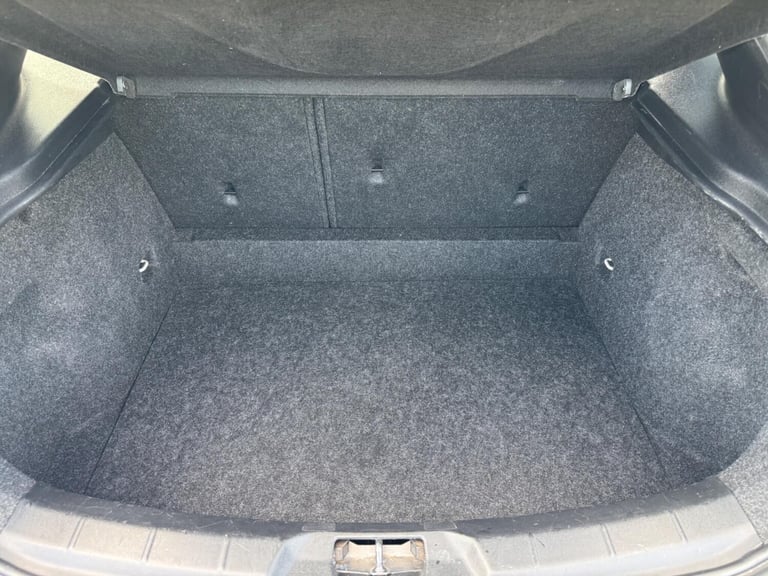 2016 Volvo V40 2.0 D4 R-Design Lux Nav Auto Euro 6 (s/s) 5dr HATCHBACK Diesel Automatic