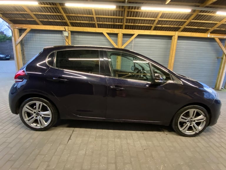 PEUGEOT 208 1.2 PureTech GT Line 2015