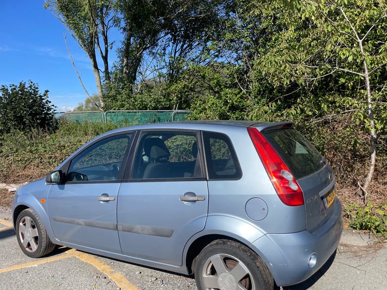 FORD FIESTA 1.4 ZETEC CLIMATE 56 REG BLUE 5 DOOR GENUINE 79155 MOT FEBRUARY 12TH 2026 LOW INSURANCE