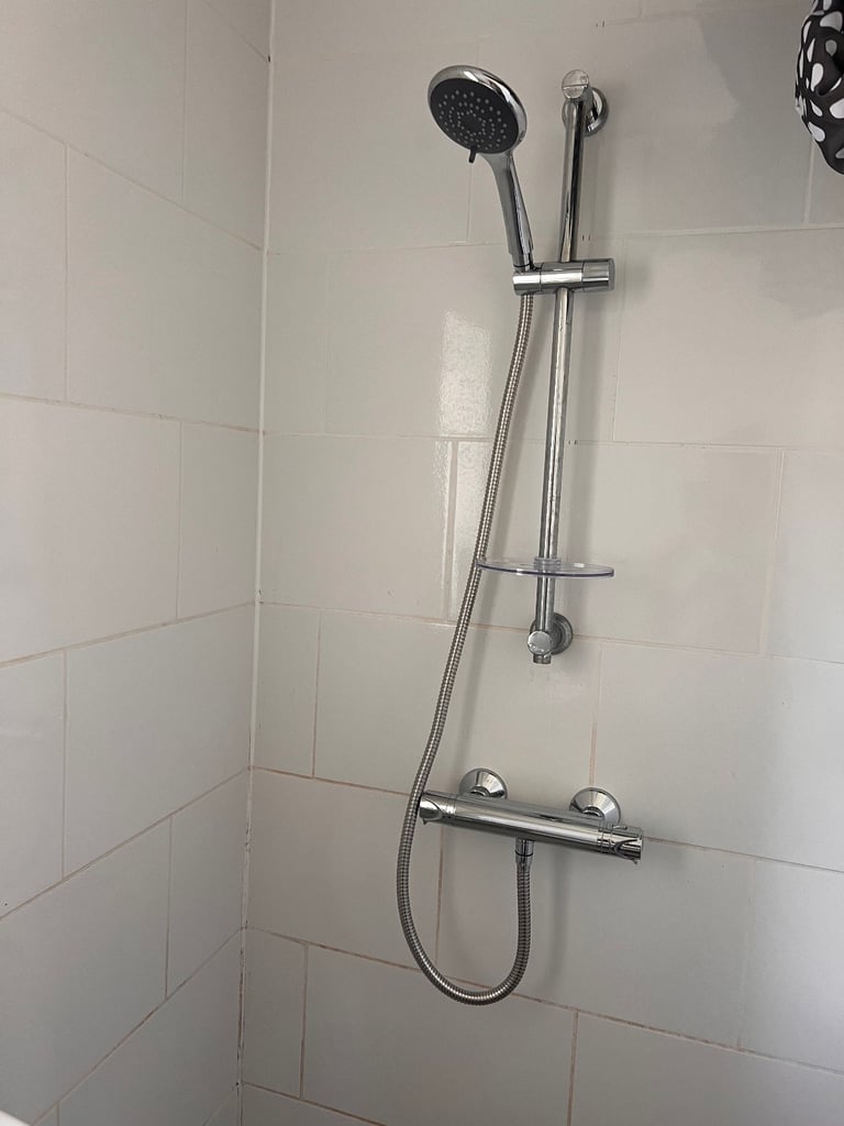 Studio flat to rent in Romford RM7