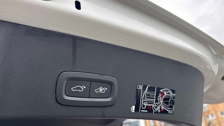  Volvo XC40 2.0 B4P Inscription 5dr AWD Auto Estate Petrol Automatic