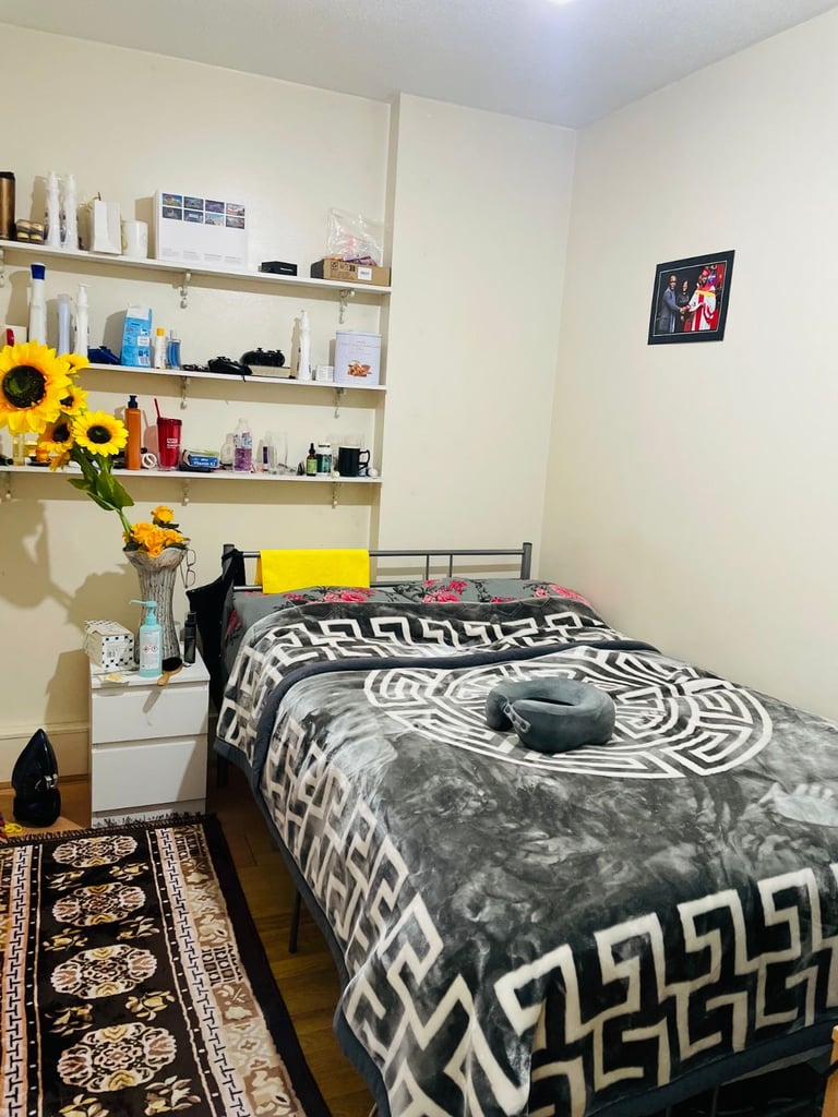 MEDIUM SIZE ROOM TO RENT, SUTTON WAY, NORTH KENSINGTON, W10
