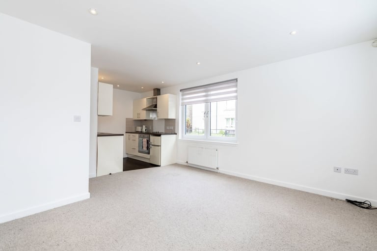 spacious airy one-bedroom flat AB24