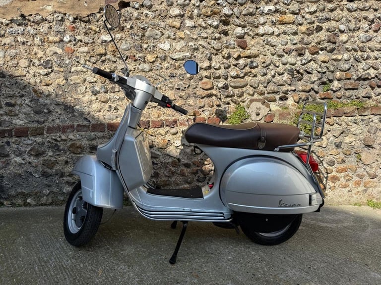 PIAGGIO VESPA - 2016 Petrol Manual in Grey