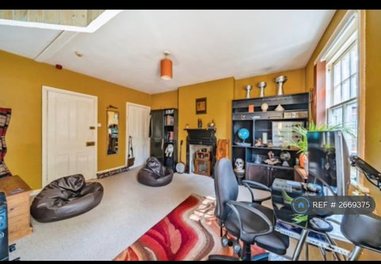 Studio flat in York Road, Guildford, GU1 (#2669375)