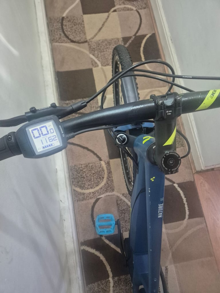 Electric Bike Hybrid Cube in Excellent Conditions.