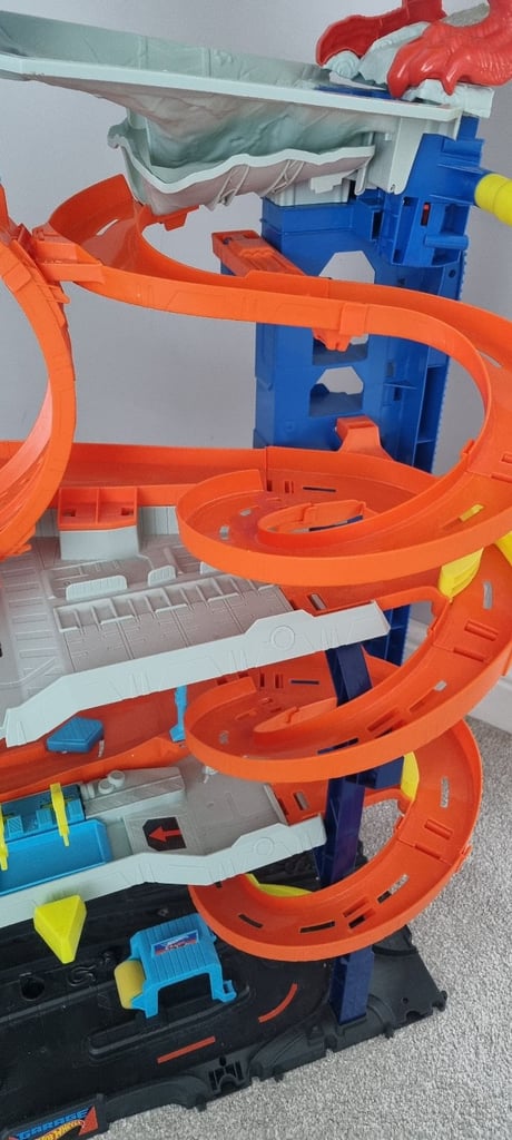 Hot wheels ultimate garage