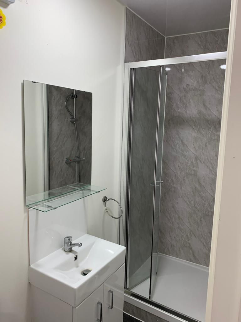 Studio room in Feltham TW13 7BU 