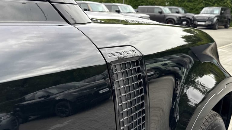 2025 Land Rover Defender 3.0 D250 X-Dynamic SE 90 3dr Auto ESTATE DIESEL Automatic