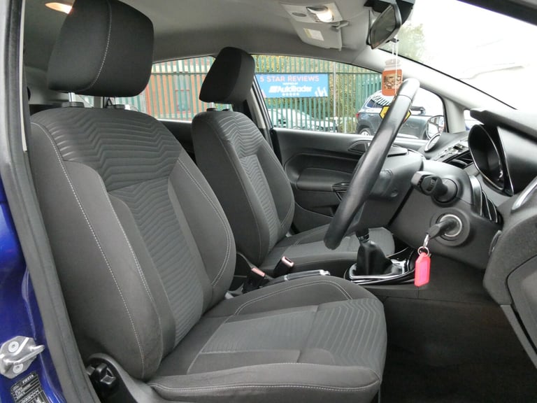 1.25 82 Zetec 5dr *YES GEN 37K!! +9 SERVICES +BT +PARK SENSORS +AUX*