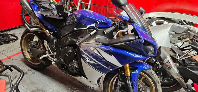 image for Yamaha r1 breaking for parts 