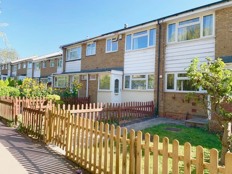 image for HAINULT,CHIGWELL,IG7, SPACIOUS 3 BED HOUSE WITH GARDEN