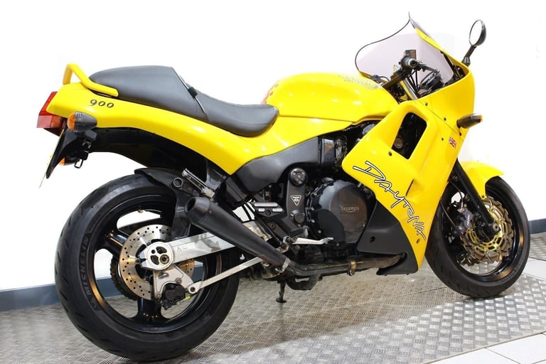 Triumph Daytona 900