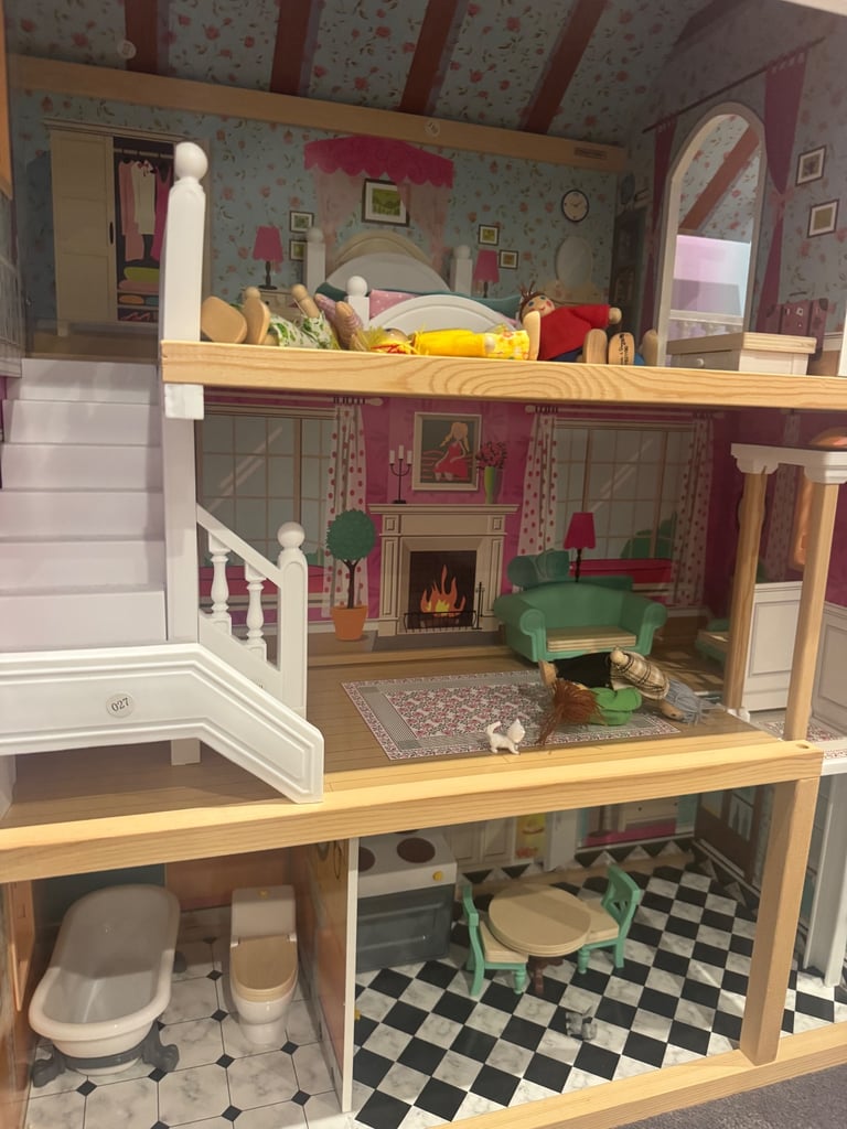 Wooden Dolls House. Large Dollhouse Toy for Kids with Furniture and Lift/Elevator.