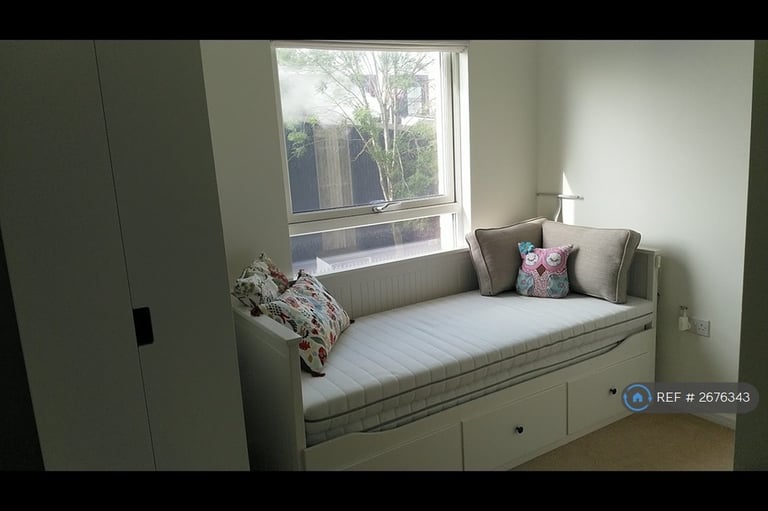 2 bedroom flat in Rosenburg Road, London, W3 (2 bed) (#2676343)