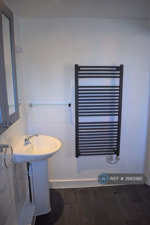 2 bedroom flat in Jenner House, Nottingham, NG3 (2 bed) (#2683985)