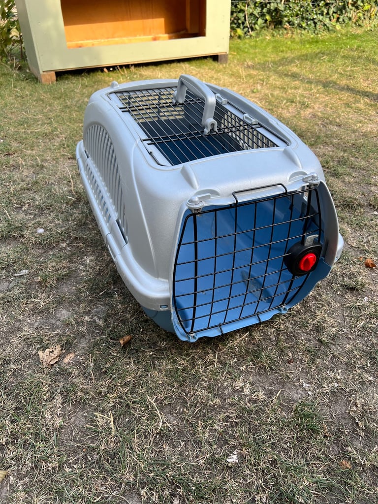 **SOLD** Small Pet Rabbit Guinea Pig Cat Dog Carrier With Handle Heavy Duty Well made