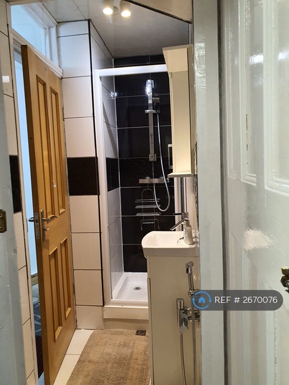 3 bedroom house in Goodall Road, London, E11 (3 bed) (#2670076)