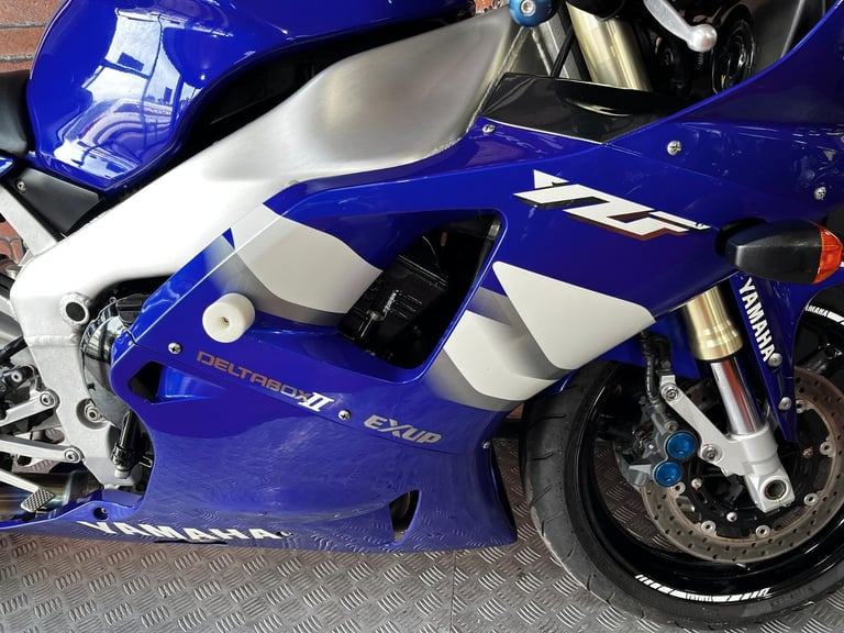 Yamaha YZF R1 5JJ LOVLEY CLEAN EXAMPLE