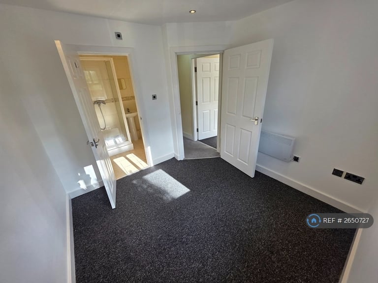 2 bedroom flat in King Edward Street, Normanton, WF6 (2 bed) (#2650727)