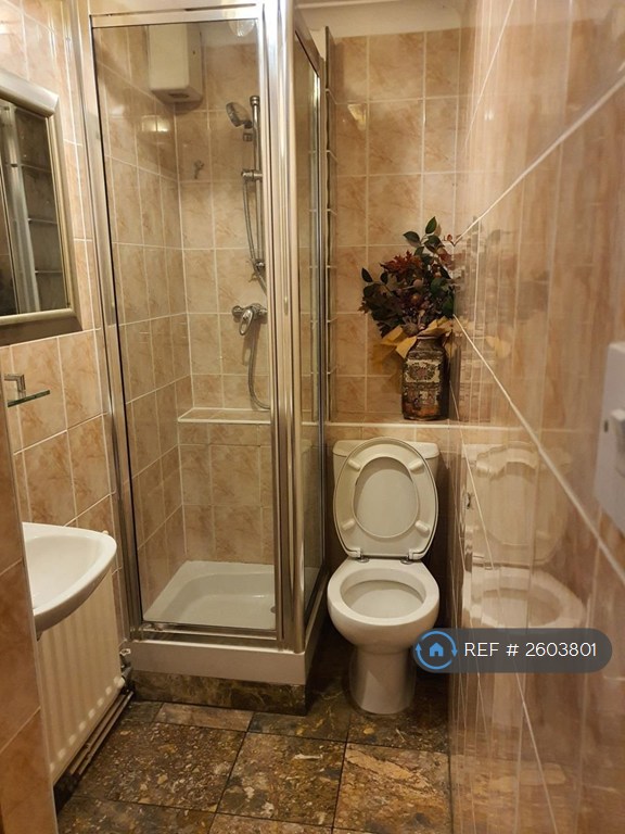 3 bedroom house in Smith Close, London, SE16 (3 bed) (#2603801)