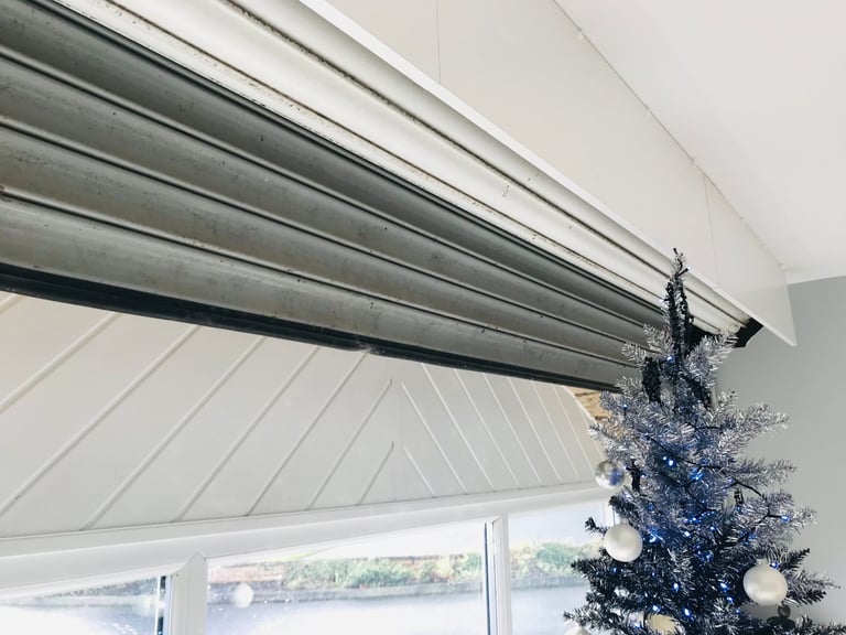 WHITE ELECTRIC ROLLER SHUTTER GARAGE DOOR WITH REMOTES