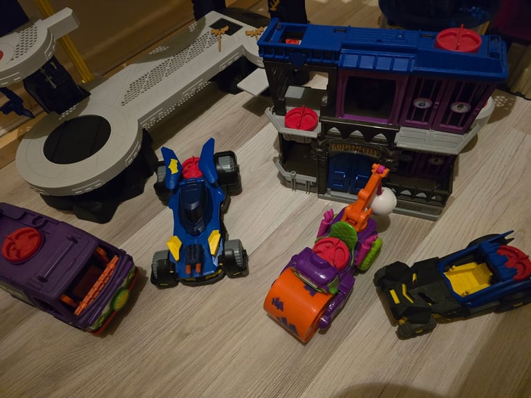 Imaginext batcave with characters amd vechiles