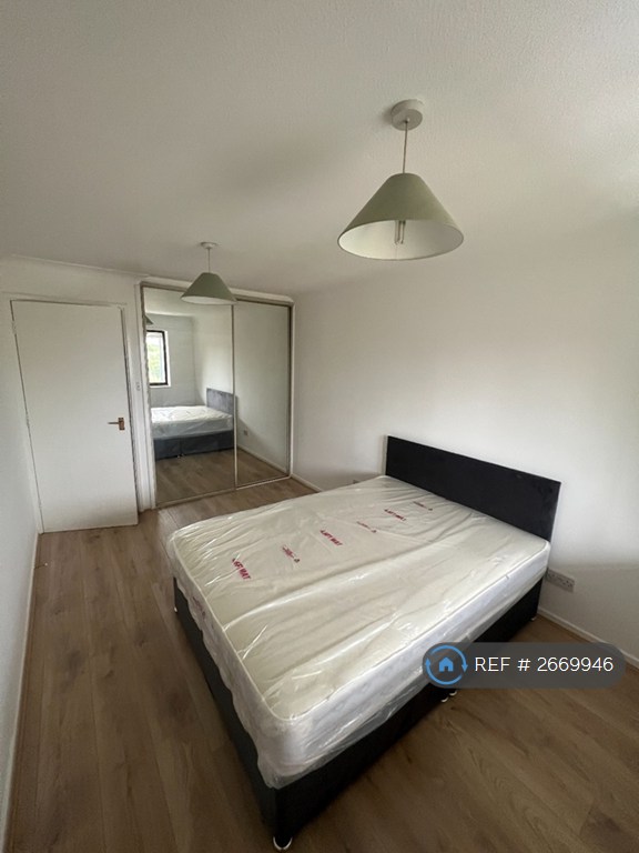 1 bedroom flat in Ashdown Court, Barking, IG11 (1 bed) (#2669946)