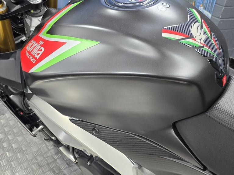 APRILIA TUONO V4 1100 FACTORY