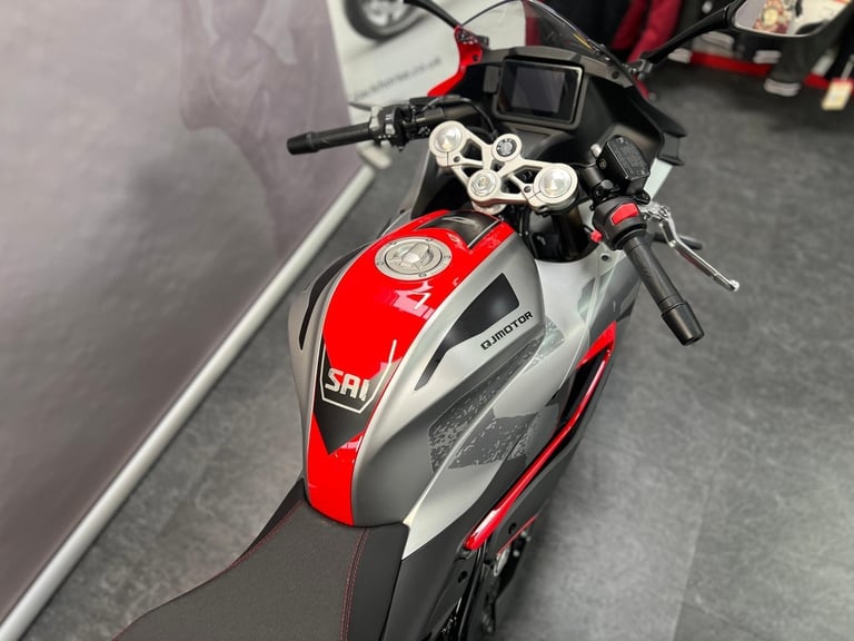 QJ MOTOR SRK125R 2025 TOP SEC ALL BRAND NEW MODEL AND ONLY £2999 