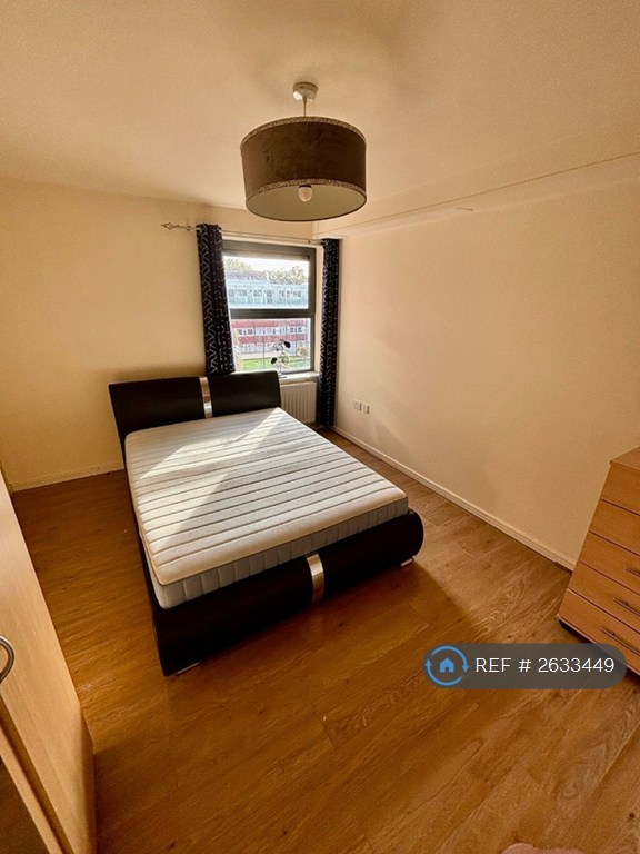 1 bedroom flat in Bush House, London, SE18 (1 bed) (#2633449)