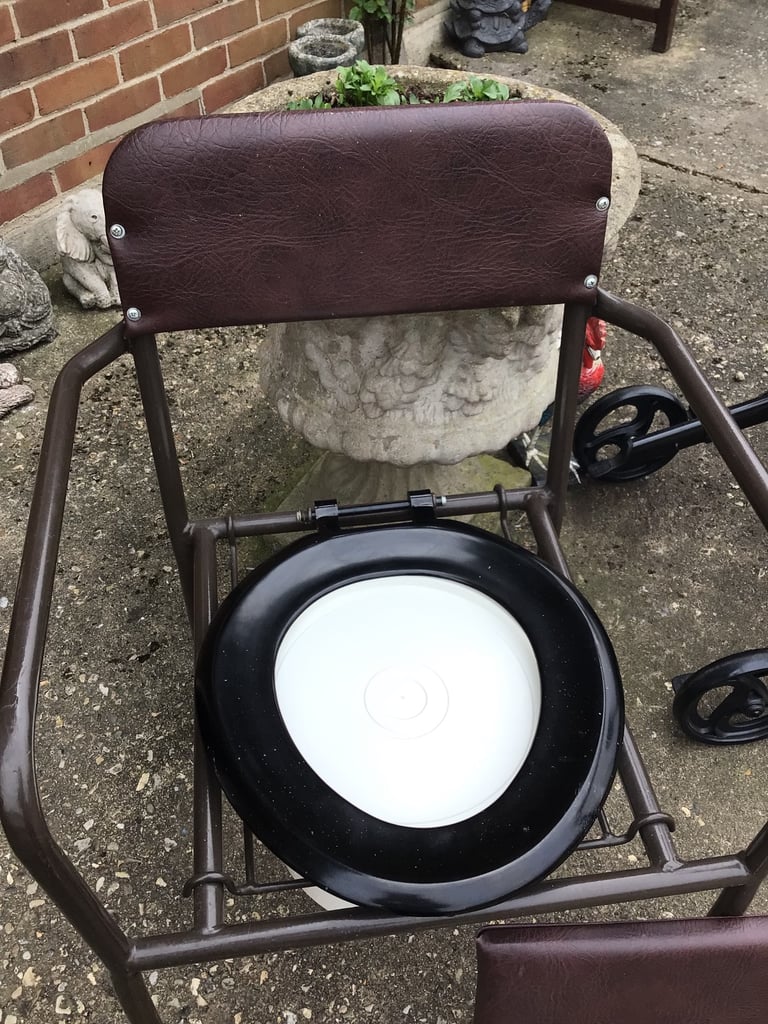 Commode chair 