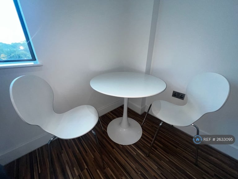 1 bedroom flat in Westpoint, Old Trafford, Manchester, M16 (1 bed) (#2633095)