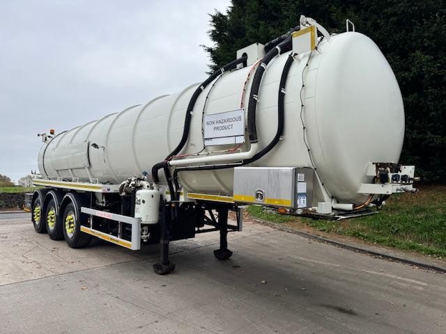 image for 2016 WHALE STAINLESS STEEL TRI AXLE 30,000LTR VACUUM TANK TRAILER