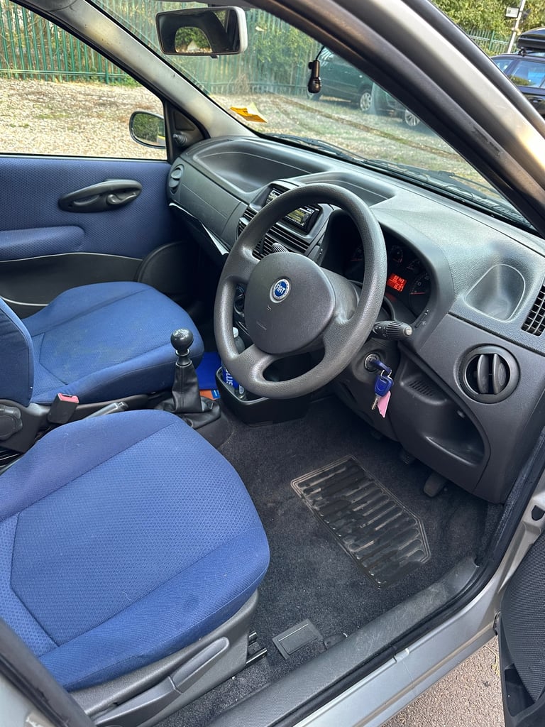 Fiat, PUNTO, Hatchback, 2004, Manual, 1242 (cc), 5 doors