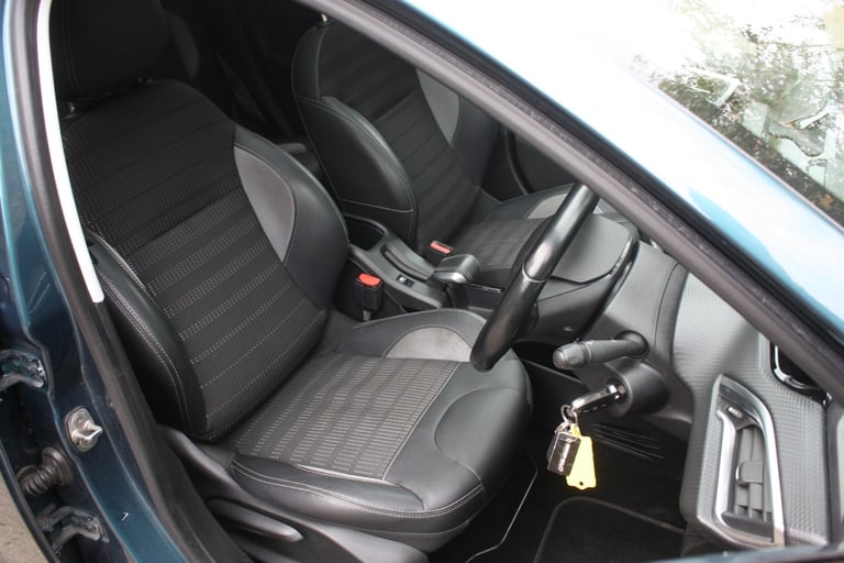 PEUGEOT 2008 1.2 PureTech Allure Premium 2019