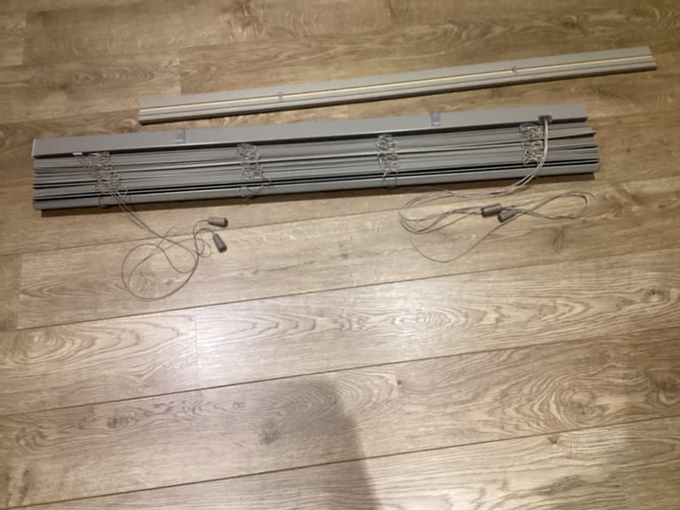 Venetian blind wide slats good condition free