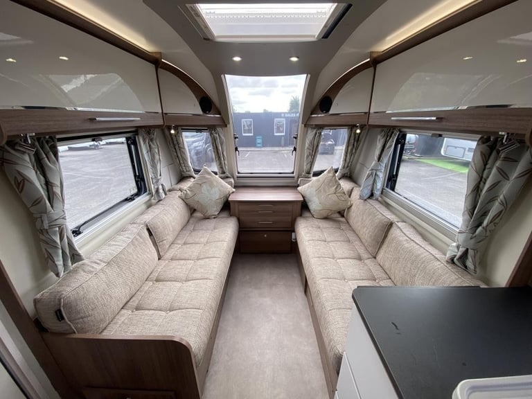2018 BAILEY UNICORN VALENCIA 4 BERTH TOURING CARAVAN