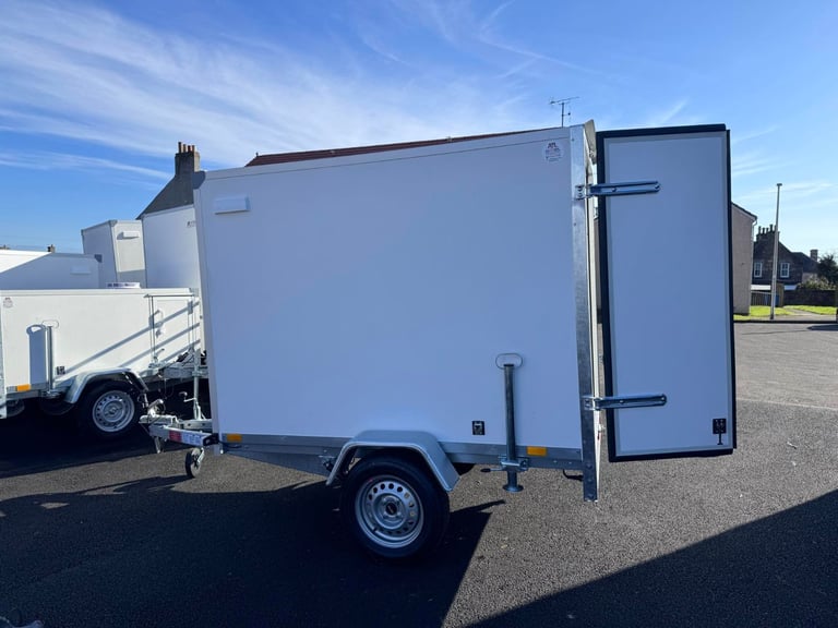 BRAND NEW 6,7FT X 3,8FT X 4,9FT SINGLE AXLE BOX TRAILER WITH BARN DOORS 750KG