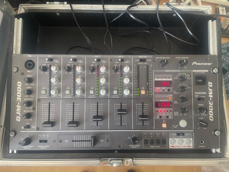 image for Pioneer DJM-3000 4-Channel DJ Mixer, 19 inch and rack mountable version of DJM600