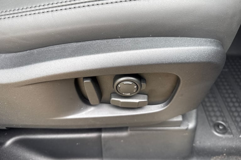 2025 Land Rover Defender 110 3.0 D250 MHEV X-Dynamic SE Auto 4WD Euro 6 (s/s) 5dr SUV Automatic