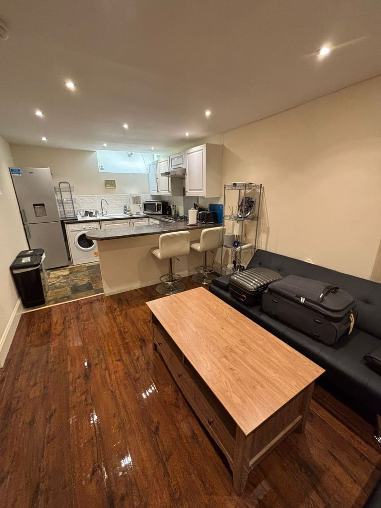 2 double bedrooms to rent 