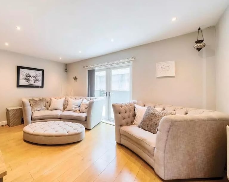 CRISTIANA sofas & footstool