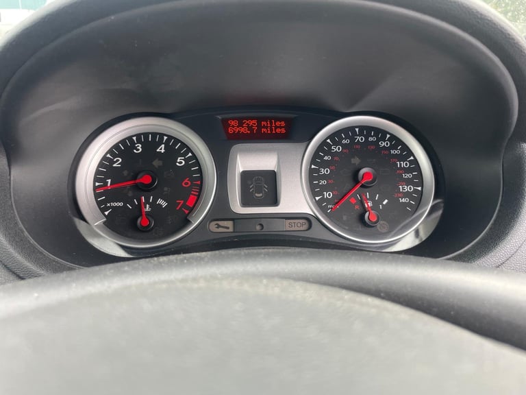 RENAULT CLIO 1.2 I-MUSIC 60 REG SILVER 3 DOOR 12 MONTHS MOT LOW INSURANCE 48+MPG