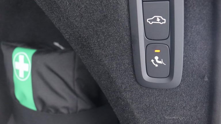 2025 Volvo XC90 T8 PHEV AWD Ultra, Dark, 7 Seats (Sunroof, Pilot Assist, Bowers &amp; Wilkins) ES...