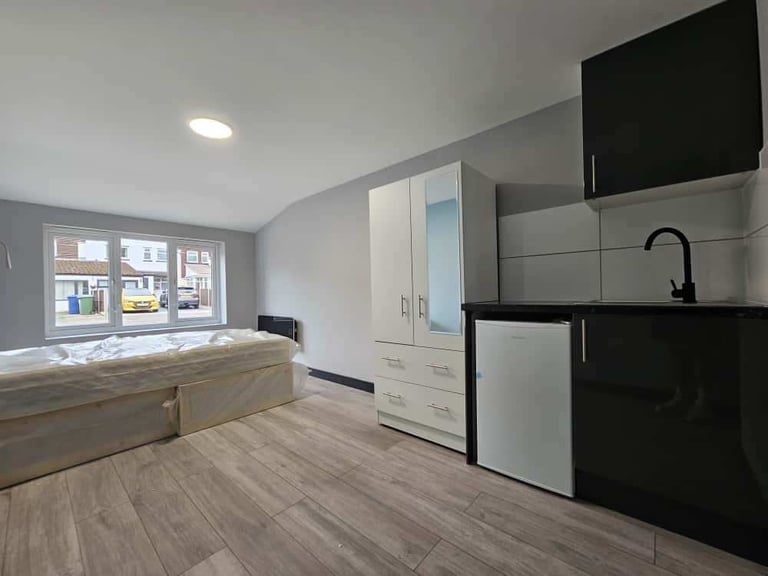 BENEFITS ACCEPTED - Studio Flat Available in Harrow Pinner Hillingdon HA5