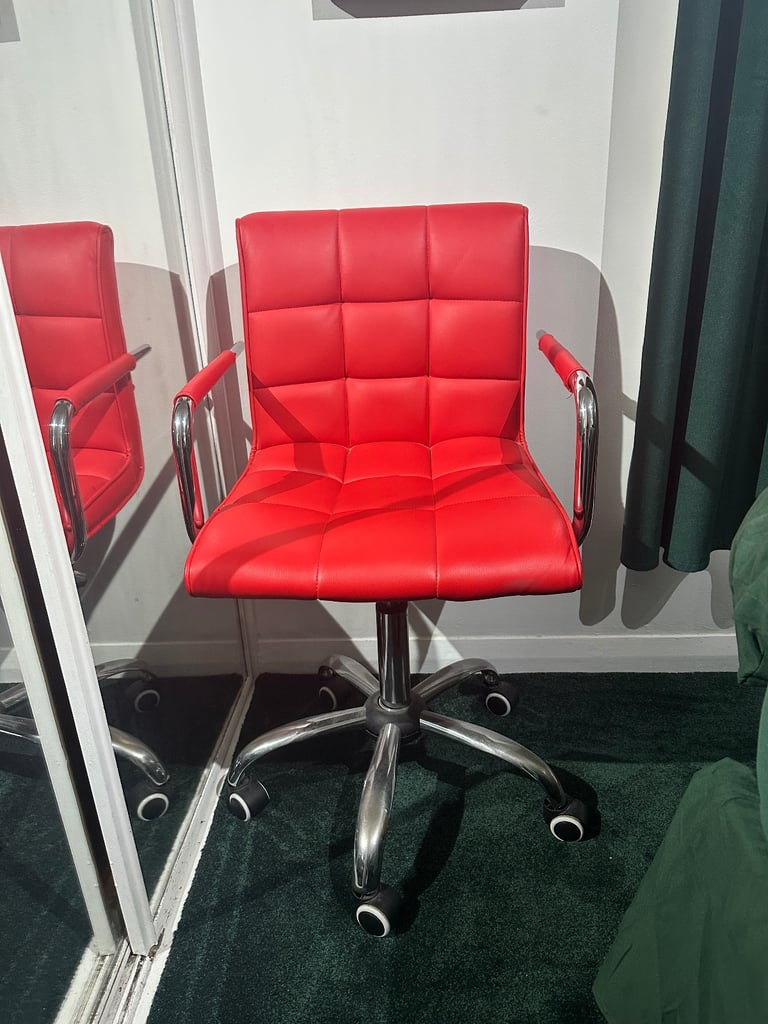 Red retro style desk/office chair
